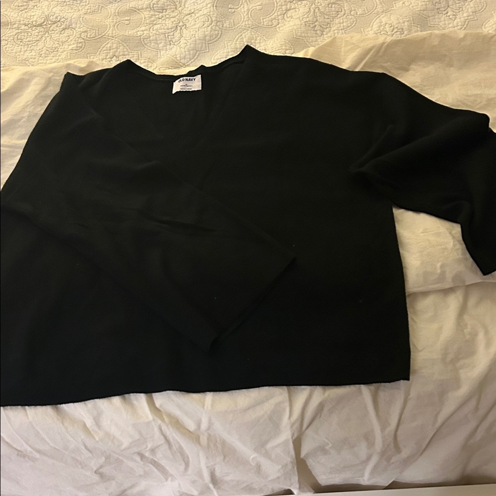 Aritzia Elegant Black V-Neck Sweater